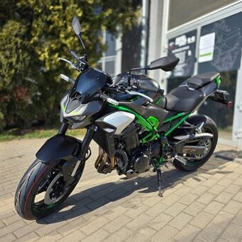 Kawasaki Z900 2025 zelená