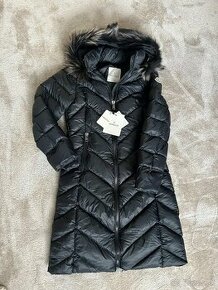 Moncler cierna bunda