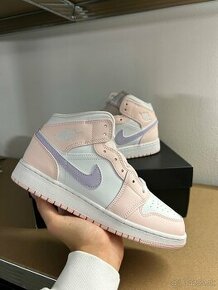 Nike Air Jordan 1 Mid Pink - 1