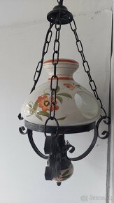 Retro, starozitna, kovova, keramicka malovana lampa, luster - 1