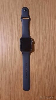 Predám čierne hodinky zn. apple watch series 3. - 1