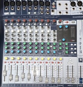 Soundcraft signature 12