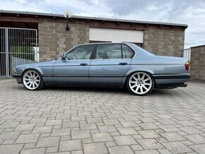 BMW e32 750iL V12