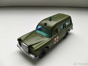 Matchbox - Mercedes - Benz "BINZ" Ambulance