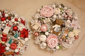Vianočný veniec na dvere bielo-ružový