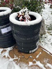 Nové celoročne 4ks KUMHO Solus HA32 ZR XL 3PMSF 235/45 R17 |