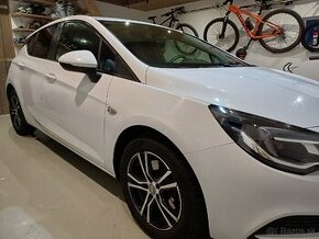 Predá Opel astra k 1.6 cdti