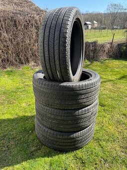 275/45 R22