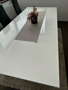 Jedálenský stôl - 1