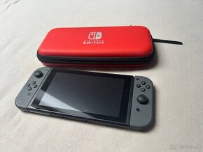 Nintendo Switch s prenosným puzdrom