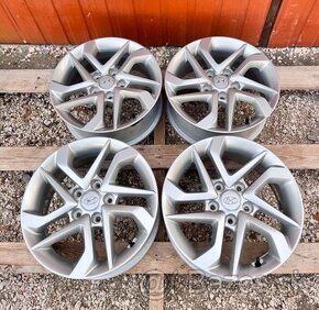 5x114,3 R16 originál alu disky Hyundai Tucson - senzory TOP