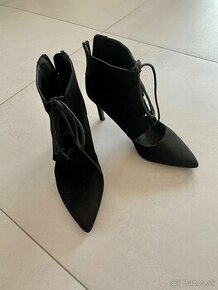 Čierne topánky na opätku