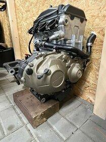 Motor CBR 1000RR 2017-2019 SC70 - 1