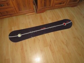 Predam NOVY snowboard GLOBE,151 cm,bez viazania