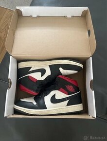 Jordan 1 Mid