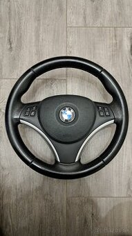 Trojramenný volant BMW