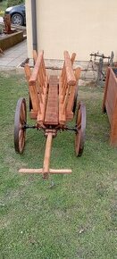 Malý starý drevený vozík - rebriňák