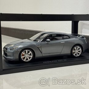 1:18 AutoArt Nissan GT-R R35 RHD