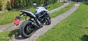 SUZUKI GSR-750