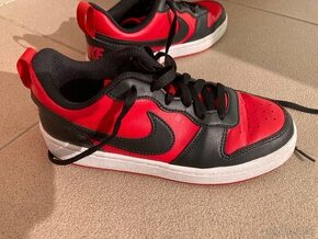 Tenisky Nike Court Borough Jn velkost 35,5