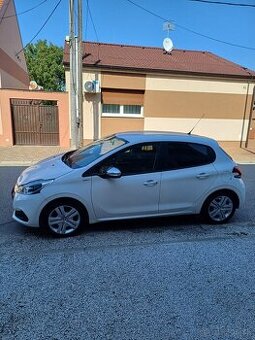 Peugeot 208 1,2 ročník 2018 vo vysokej výbave