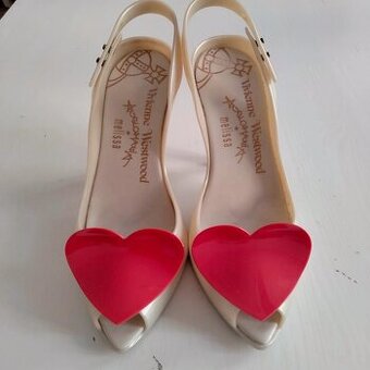 Vivienne Westwood sandalky s cervenym srdieckom