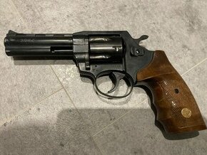 Predám revolver Holek 840 kaliber 38