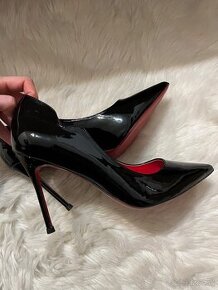 Louboutin lodicky