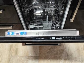 Umývačka riadu Electrolux