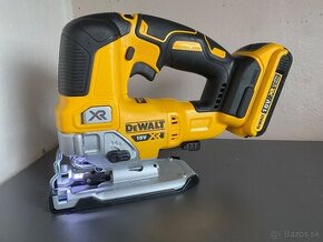 DeWALT DCS334 Akumulátorová bezuhlíková priamočiara píla