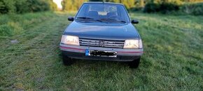 Peugeot 205 - 1