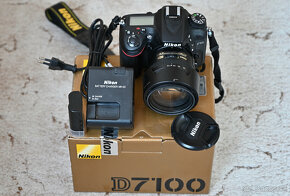 Nikon D7100 a objektiv Nikkor AF-S 18-70mm