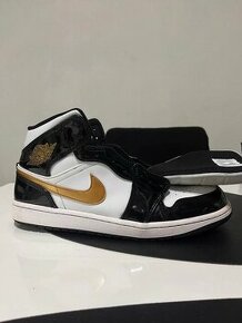 Jordan 1 mid SE black/metallic gold/ white 44