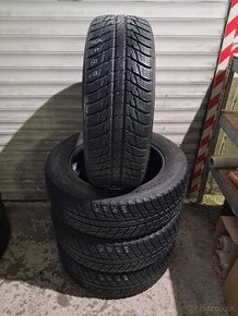 Nokian zimné 215/60/R17