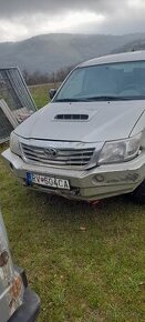 Predám toyota hilux  2.5tdi r2012