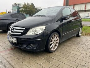 Mercedes-Benz B180