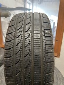 Predám 2 kusy pneu Minerva 225/45R 17 ice plus s210