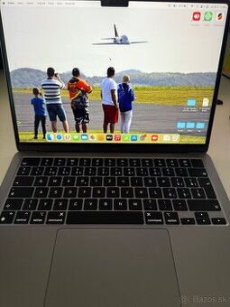 MacBook Air M2 2022 Vesmírne sivý RAM 16GB