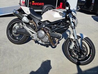 Ducati Monster 696