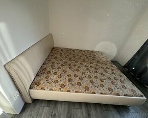 Manželská posteľ 180x200 s polohovateľným roštom