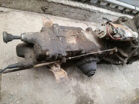 Motor a prevodovka Fiat 600,rámčeky predných svetiel - 1