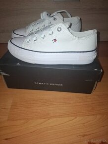 Tommy Hilfiger nové