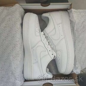 NIKE AIR FORCE 1