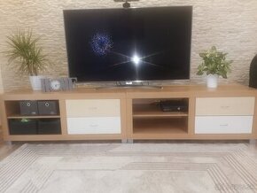 Stolik pod TV