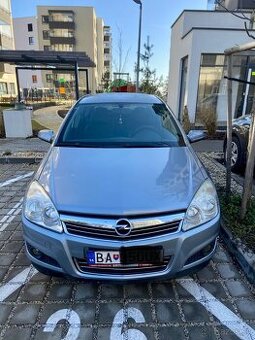 Predám OPEL ASTRA 2008 - Benzín