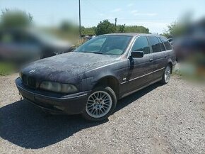 Rozpredám BMW E39 520i (motor+prevodovka predaný) - 1