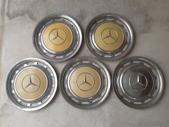 Puklice 5 kusov na Mercedes-Benz W114, W115, W123