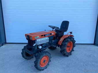 Traktor Kubota B7001