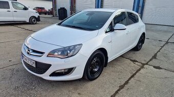 Opel Astra J 1.6 CDTi 100kW Cosmo, Bixenón, Navi, Kamera