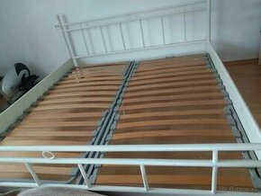 Predám bielu kovovú polohovateľnú manżelskú posteľ - 1